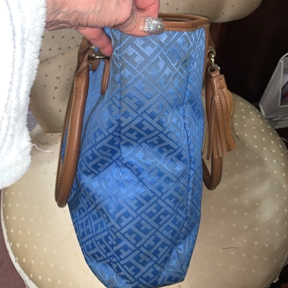 Beautiful Tommy Hilfiger tote - Picture 5 of 11